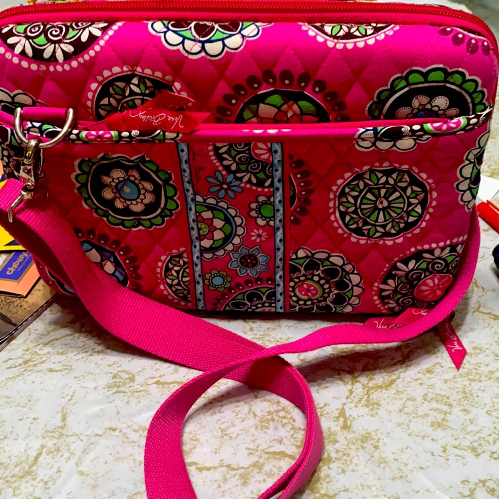 Vera Bradley I pad case pockets  front and back